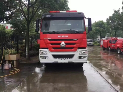 国五重汽豪沃24吨泡沫消防车